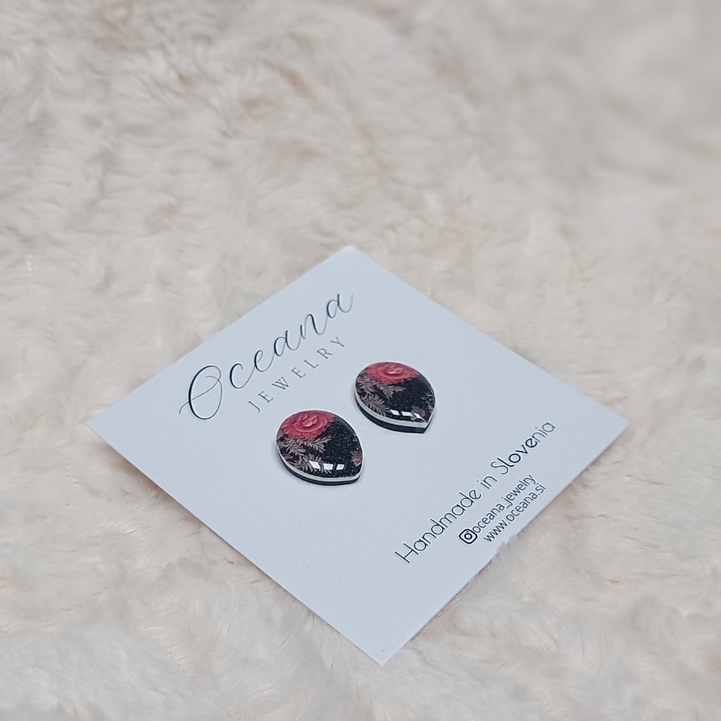 Romance drop studs