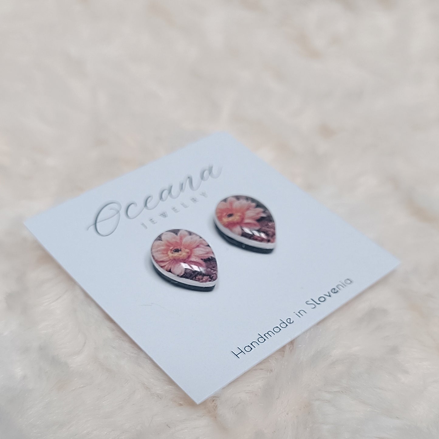 Romance drop studs