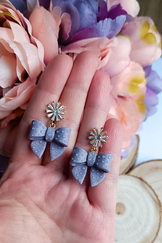 Dusty light lilac bows